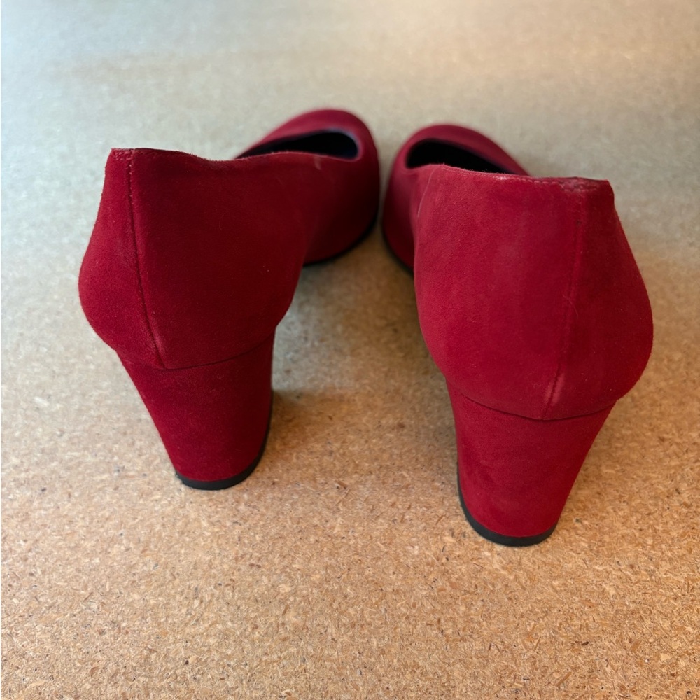 Stuart Weitzman suede heels - Picture 8 of 10